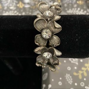 Silver metal Stretch Flower bracelet with crystals